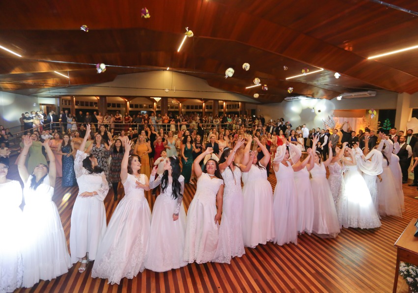 Comemoração reuniu familiares e amigos no Clube Itamirim (Foto: divulgação Aurora Coop).