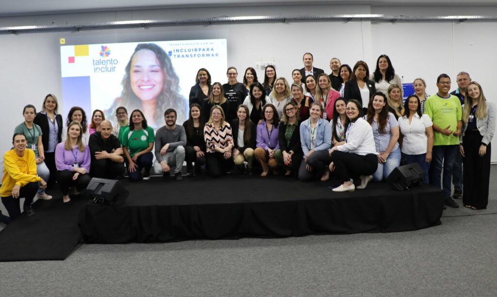 Evento debateu os desafios e apresentou boas práticas de inclusão de pessoas com deficiência no mercado de trabalho.