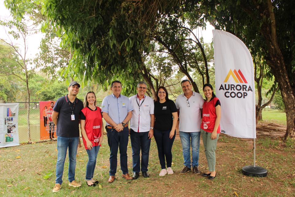 Equipes da Fundação ALB e da Aurora Coop com representantes da Cooasgo e da Prefeitura de São Gabriel do Oeste (MS).