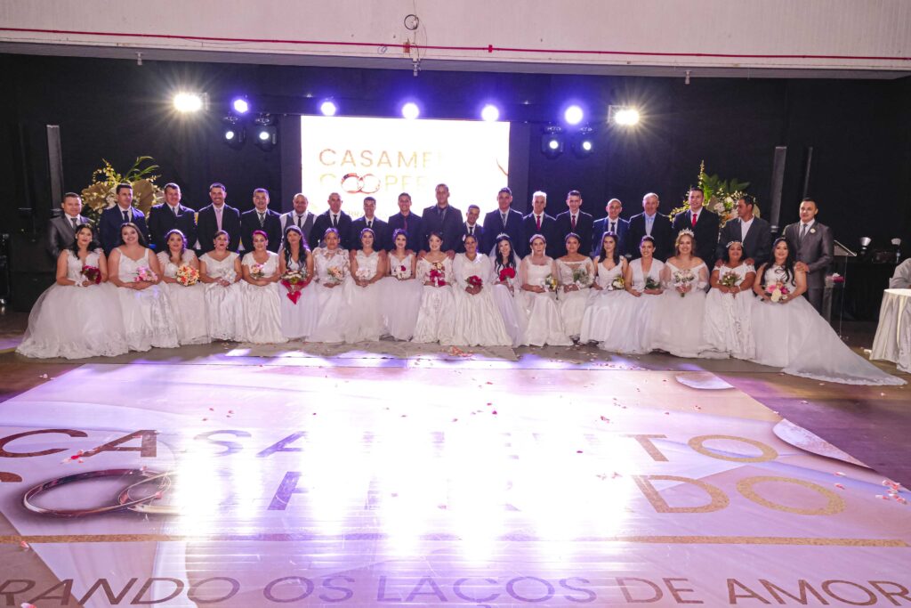 Casamento Cooperado formalizou a união de 19 casais, em Abelardo Luz, Oeste de Santa Catarina. 
